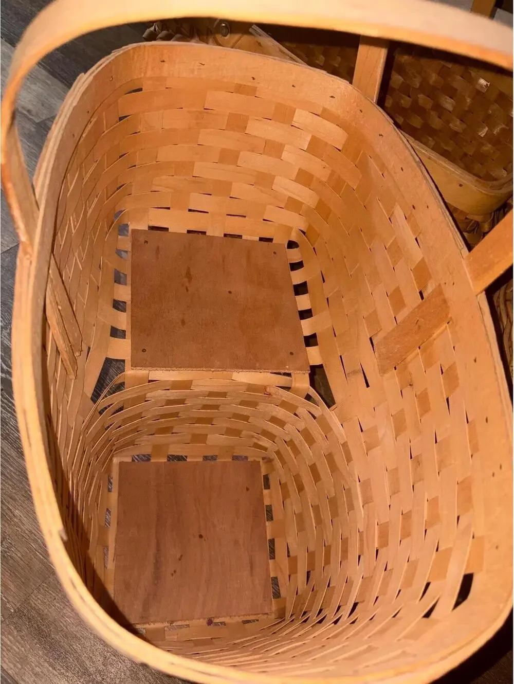Woven splint wood market basket with a stationary handle.Vintage.